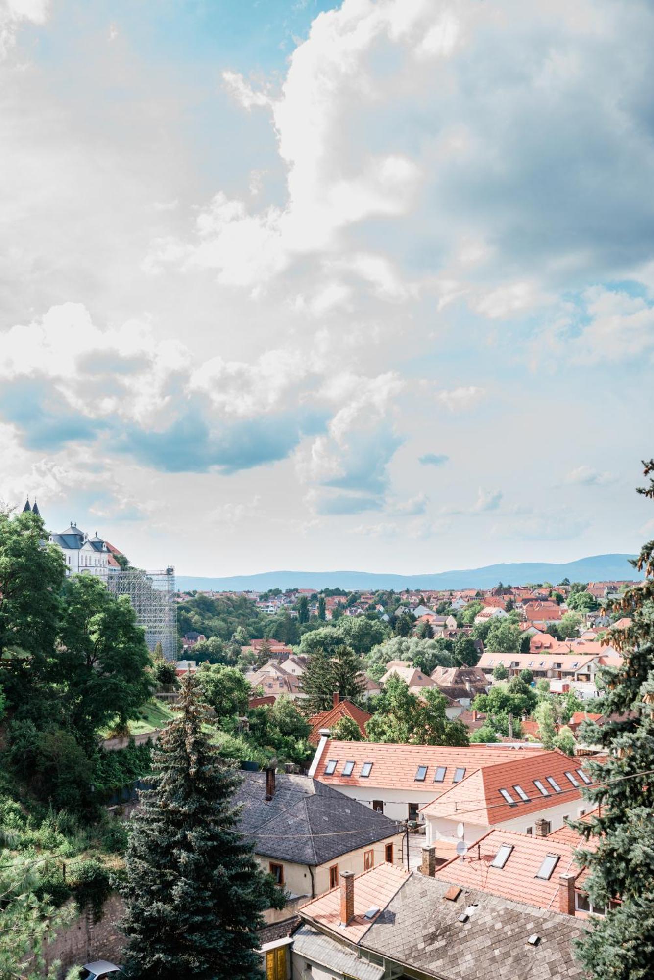 Monbuhim Comfort Veszprem Exterior photo