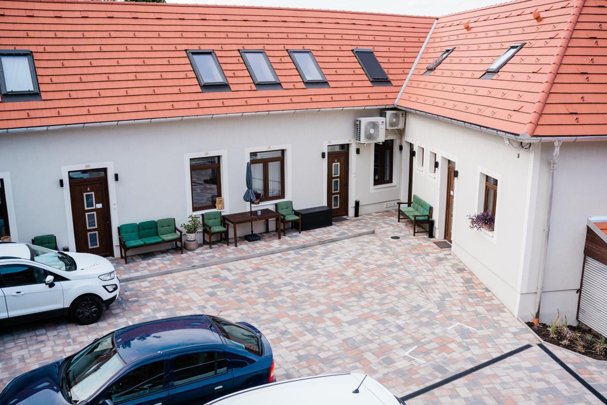 Monbuhim Comfort Veszprem Exterior photo