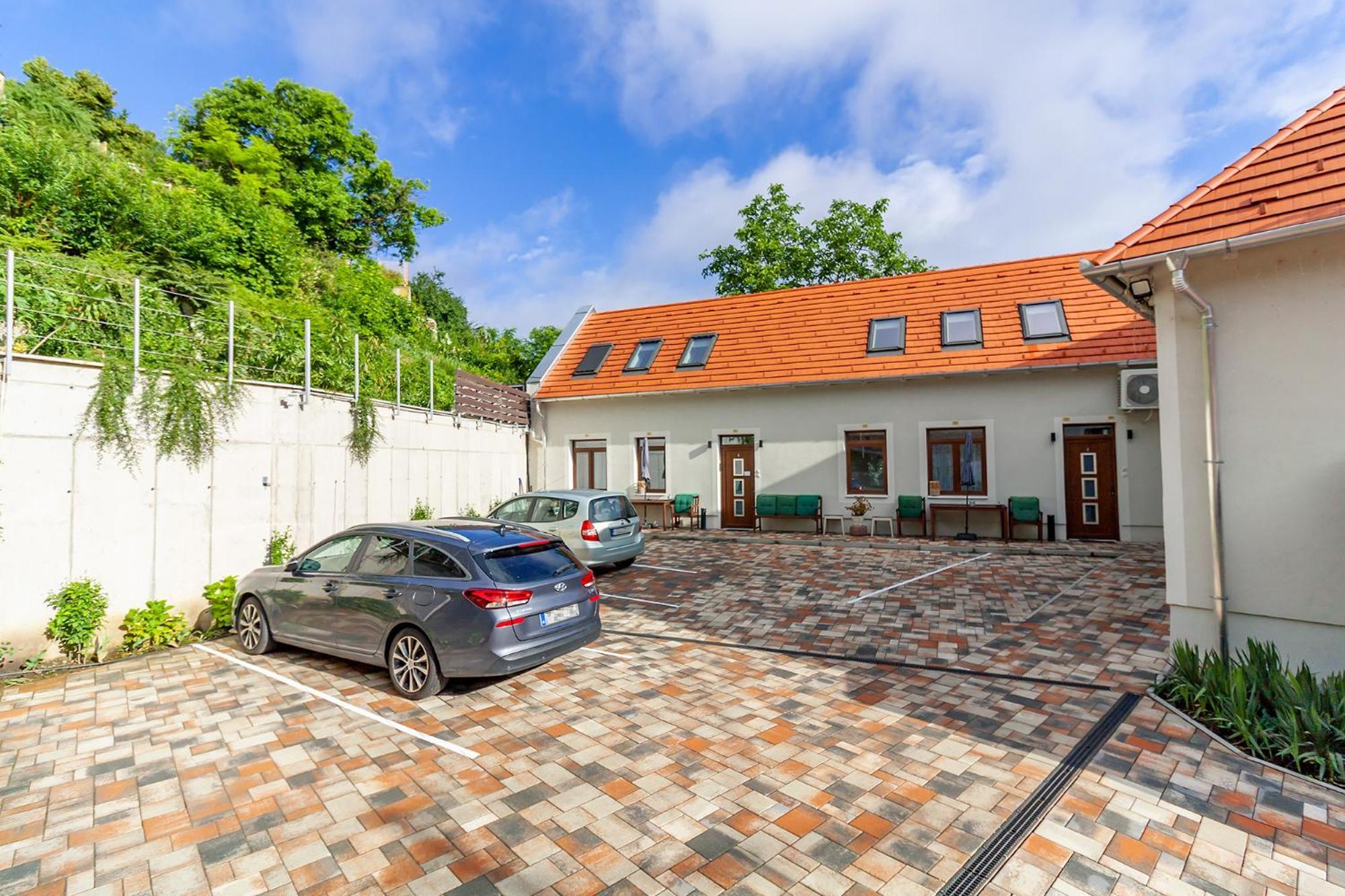 Monbuhim Comfort Veszprem Exterior photo
