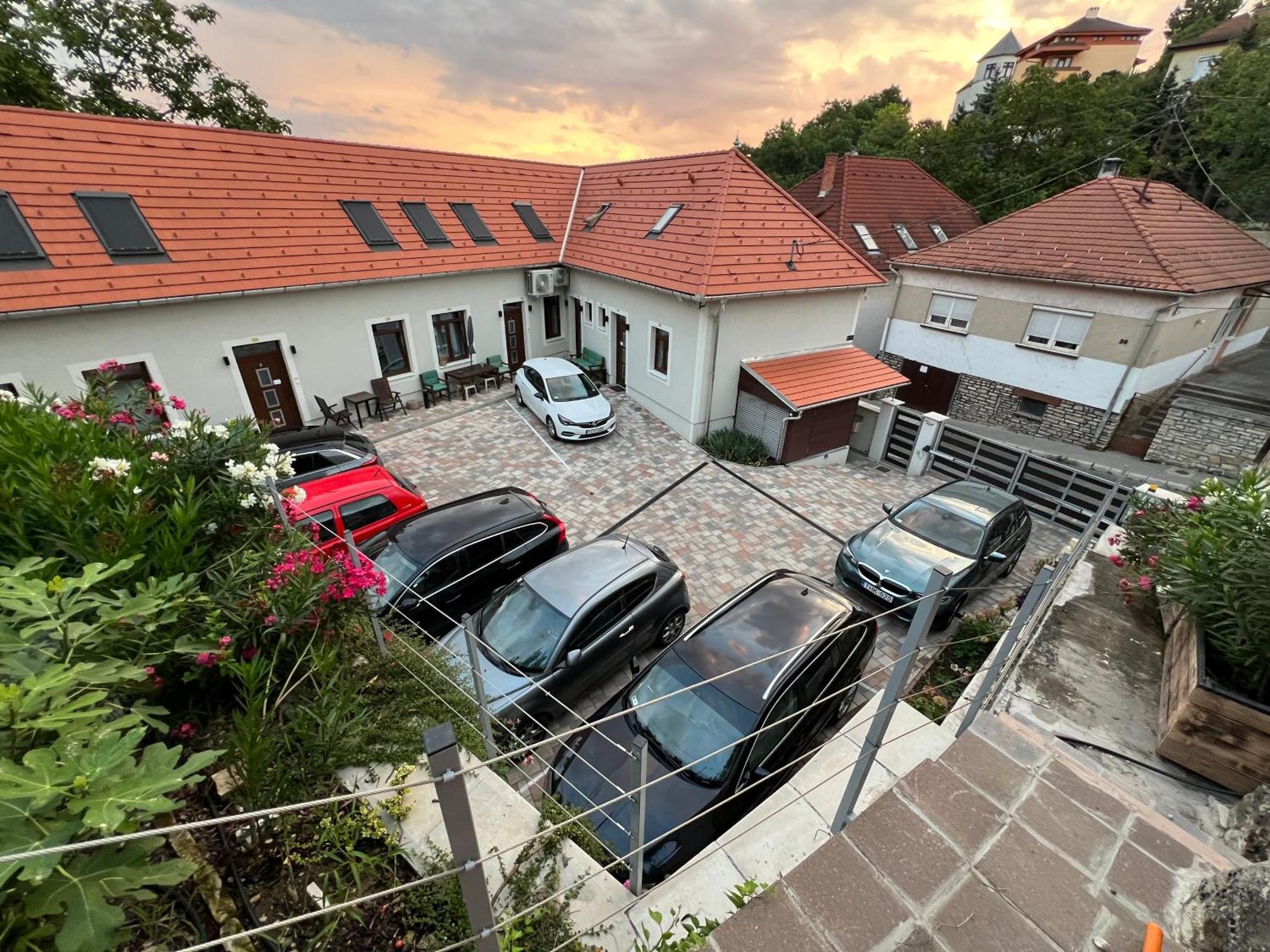 Monbuhim Comfort Veszprem Exterior photo